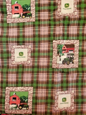 Tecido de algodão John Deere marrom/castanho/verde xadrez com logotipos e tratores 1 jarda x 36' - Imagem 1 de 3