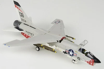 Configuración de lanzamiento Century Wings 1/72 F-8E Crusader DB9 USMC VMF (AW)-235 Foto 1 de 2