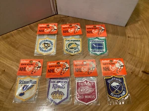 De colección 7 Nuevo Antiguo Stock NHL Hockey Crestas Sellos Dorados Pittsburgh Penguins Blues - Imagen 1 de 9