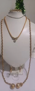 Schönes Vintage goldfarbenes Weihnachtsgeschenkset mit Signatur Sarah Coventry - Bild 1 von 16
