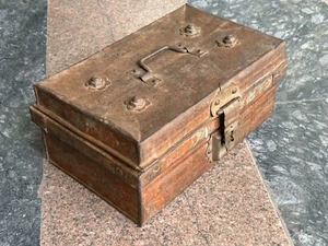 OLD VINTAGE HAND PAINTED RUSTIC IRON TREASURE /STORAGE TRUNK CHEST LUGGAGE BOX - Picture 1 of 16