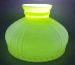 Vintage Coleman Uranium Custard Glass Lamp Shade - Picture 1 of 10