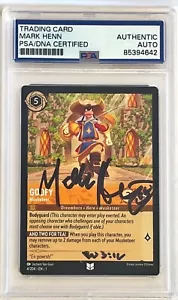 Tarjeta automática firmada por Mark Henn Disney Lorcana Goofy Musketeer 2023 4/204 PSA ADN - Imagen 1 de 1
