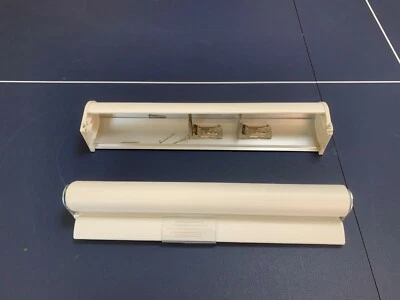 Parasol enrollable con cenefa y soportes de montaje 15" de ancho x 52" de largo (como nuevo) Foto 1 de 3