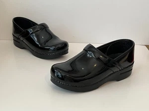 Dansko Solid Black Patent Leather Professional Clogs S/ Schuhe ~ EU 38 - US 7,5 - Bild 1 von 11