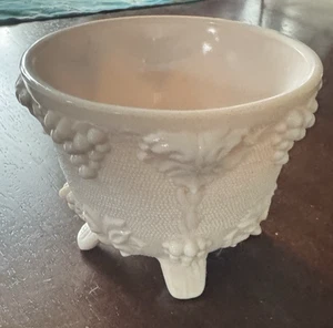 Vintge Jeannette Shell Pink Milk Glass Footed Candy / Trinket Dish Grape Vines - Picture 1 of 5