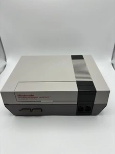 Nintendo NES Konsole NESE 001 mit Controller, Netzteil und TV Kabel - Imagen 1 de 12
