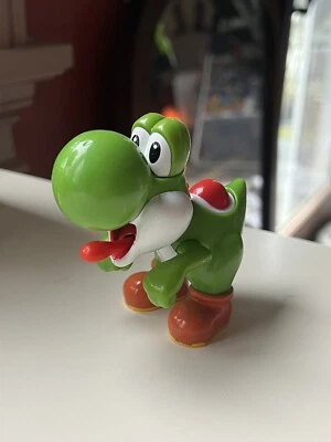 Figura de juguete Yoshi Super Mario McDonald’s Happy Meal 2017 lengüeta sobresaliente Foto 1 de 4