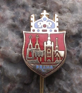 Vintage Prague Castle St Vitus Cathedral & Royal Crown Crest Tourist Pin Badge - Picture 1 of 5