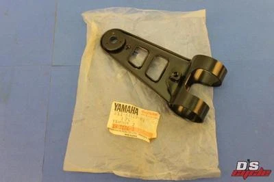 NOS YAMAHA 1980-1983 XT250 HEADLIGHT STAY 2 PART# 3Y1-84119-01-00 - Image 1 of 4
