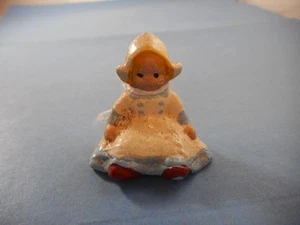 VINTAGE MINIATURE CAST IRON DUTCH GIRL SITTING FIGURINE - Picture 1 of 5