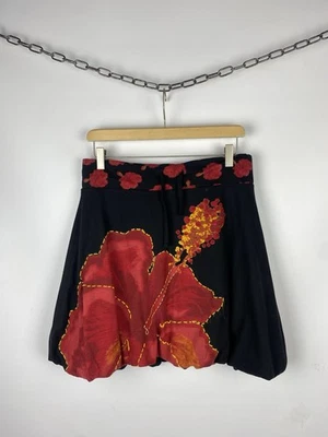 Minifalda Desigual Floral Algodón Talla L Avant Garde Marca Y2K Negra/Roja Foto 1 de 4