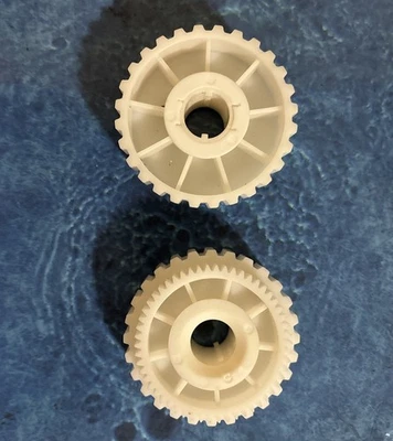 Maytronics Drive Intermediate Gear 4 Active Brush 9991043-ASSY M400 M500 - Image 1 of 4