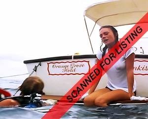 JACQUELINE BISSET in wet T-shirt THE DEEP 8X10 PHOTO #9568 - Picture 1 of 1