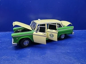 1/18 Sun Star 1981 Chicago Checker Cab Taxi Taxicab Green Yellow Car Diecast - Picture 1 of 11