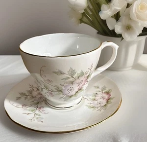Royal Winchester Bone China Teacup and Saucer Set Made in England - Picture 1 of 13