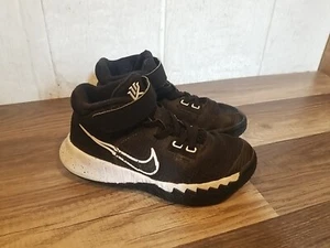 Nike Kyrie Flytrap 4 Sneaker Youth 11c Black White Basketball Mid Top Sneaker - Picture 1 of 6