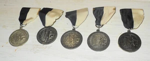 Medalla vintage de metal plateado de pista y campo de Nueva Jersey escuela secundaria católica - Imagen 1 de 4