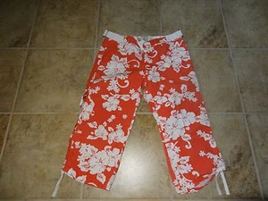 GIRLS SIZE 12 1/2 RED FLORAL CAPRI PANTS BY OLD NAVY  - Picture 1 of 3