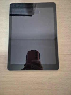 Apple iPad Air 1st Gen. (A1474) 16GB Wi-Fi 9.7in - Space Grey - 2013 - GRADE B - Image 1 of 4