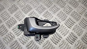 HYUNDAI I30 S MK2 2015 5DR HB PASSENGER SIDE REAR INTERIOR DOOR HANDLE - Picture 1 of 4