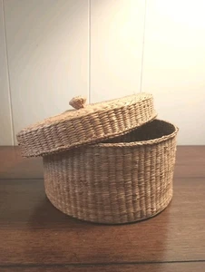 Vtg Woven Lidded Grass Basket Storage Trinket Natural Boho Decor - Picture 1 of 9