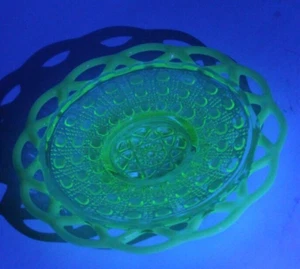Imperial Glass Lace Edge Button and Sugarcane Uranium Bowl Glows Green 7" - Picture 1 of 7