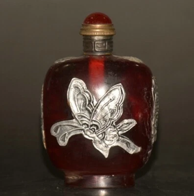 3.2英寸乾隆标记红色琥珀镶嵌银色蝴蝶图案鼻烟瓶H136 — 第 1/4 张图片