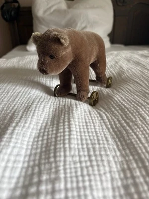 Steiff Bär auf 4 Rädern 15cm Top Zustand unbespielt - Bild 1 von 3