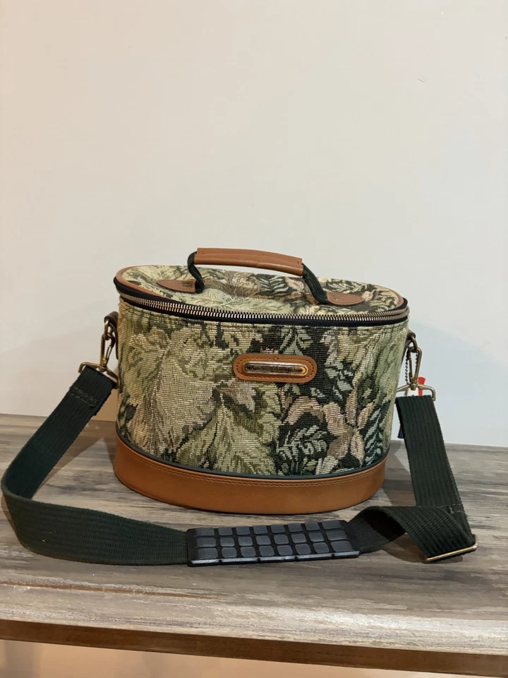 AMERICAN TOURISTER 复古化妆品制作盒 绿色花卉纸巾 带棕色 — 第 1/4 张图片