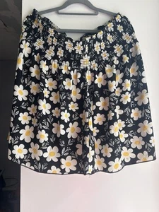 Daisy Print Shorts - Picture 1 of 1