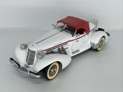 Franklin Mint Auburn 851 Speedster 1935 Weiß 1:24 - Bild 1 von 4