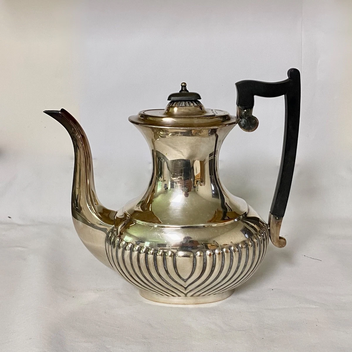 Sheffield Silver Company In Antique Us Silver-Plated Teapots