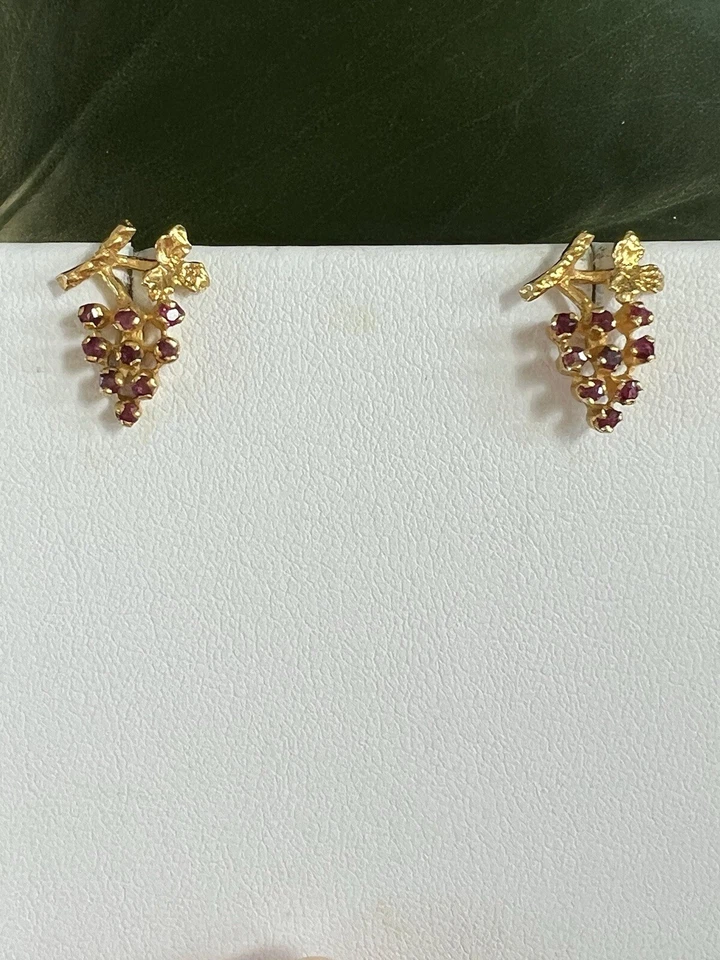 18K Grape earrings yellow gold ruby grape bunch wine lover clusters 750 - Image 1 of 4