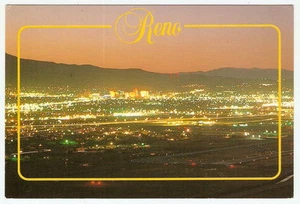 RENO NEVADA Vintage Adv Souvenir Postal NOCHE CASINO LUCES ANTENA PANORÁMICA - Imagen 1 de 2