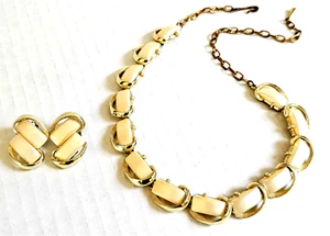 Cream Lucite Necklace & Earrings Set Hollywood Regency Era MCM Jewelry - Picture 1 of 4