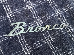 Nice Original 1966 - 1977 FORD BRONCO Chrome Script Emblem FoMoCo C7TB-16098-B - Foto 1 di 4