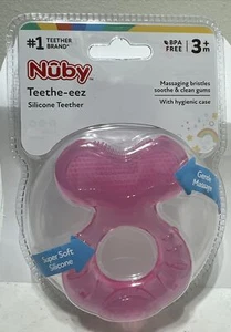Mordedor de silicona Nuby mordedor Teethe-EEZ con cerdas calma y limpia las encías con estuche - Imagen 1 de 2