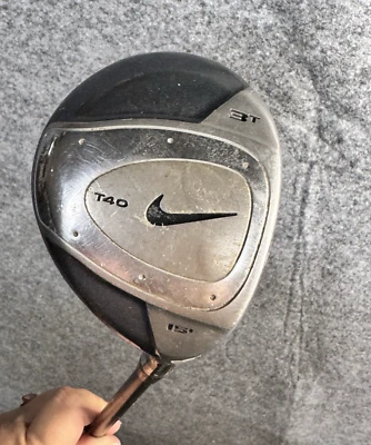 Taco de golfe Nike T40 15 graus 3 madeira com eixo flexível rígido Nike Golf destro 44 pol - Imagem 1 de 4