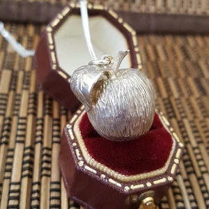 Collar vintage de plata de ley 925, colgante de manzana, collar retro, Londres 1979 - Imagen 1 de 7