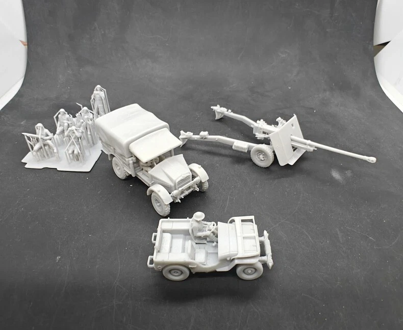 Morris Light Reconnaissance Car‌/Ordnance Quick-Firing 17-pounder Anti-Tank Gun - Image 1 of 4