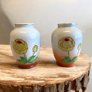 2 Vintage Occupied Japan Miniature Vase Urns Yellow Flowers/Roses - Picture 1 of 6