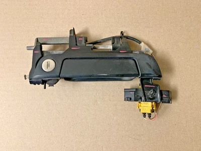 BMW E36 318 323 325 328 M3 ПРАВАЯ ПАССАЖИРСКАЯ ВНЕШНЯЯ ДВЕРНАЯ РУЧКА С ОДНОЙ ВИЛКОЙ P77 - Изображение 1 из 4