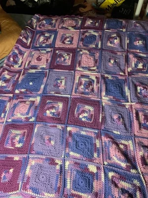 Cuadrados de abuela retro afganos hechos a mano 60”x50” Foto 1 de 4