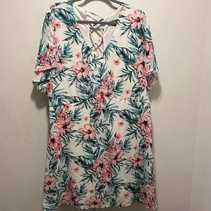 Charlotte Russe weiß Blumen V-Ausschnitt Rüschen Chiffon Midikleid Größe 2X - Bild 1 von 8