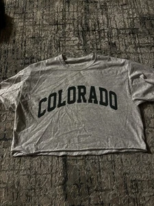 Brandy Melville hellgrau Colorado kurzes T-Shirt - Einheitsgröße  - Bild 1 von 4