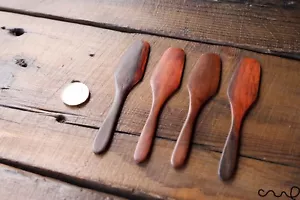 4 x handgefertigte rotbraune Holz Buttermesser Streuer massiv Rosenholz Geschenk 11,5 cm - Bild 1 von 5
