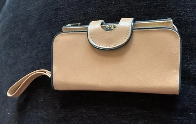 Muñequera de colección años 60 imitación cuero tostado recortada en negro Foto 1 de 4