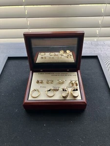 TARA VANESSA GOLD TONE COSTUME WEEKLY WARDROBE EARRINGS IN A WOODEN BOX - Picture 1 of 2