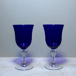 Set 2 bicchieri da vino calice blu cobalto vetro soffiato stelo trasparente grande vintage - Foto 1 di 3